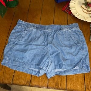 Tencel flowy shorts with tie belt.